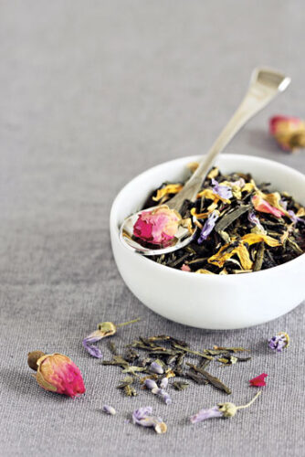 5 Potpourri Recipes Using Homegrown Materials